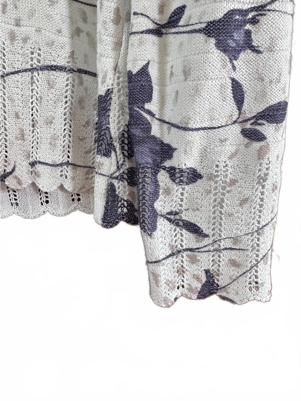St. John Collection Marie Gray Vintage Floral Knit V-Neck Top Scalloped Hem, 2 - Picture 4 of 7
